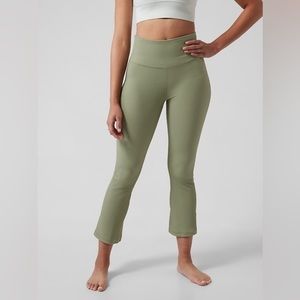 ATHLETA Elation Rib Crop Flare Legging in Eucalyptus Olive Size L